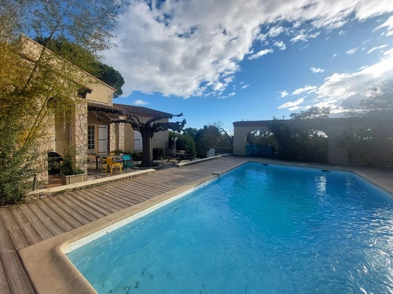 Villa - 205 m² - 10 pièces