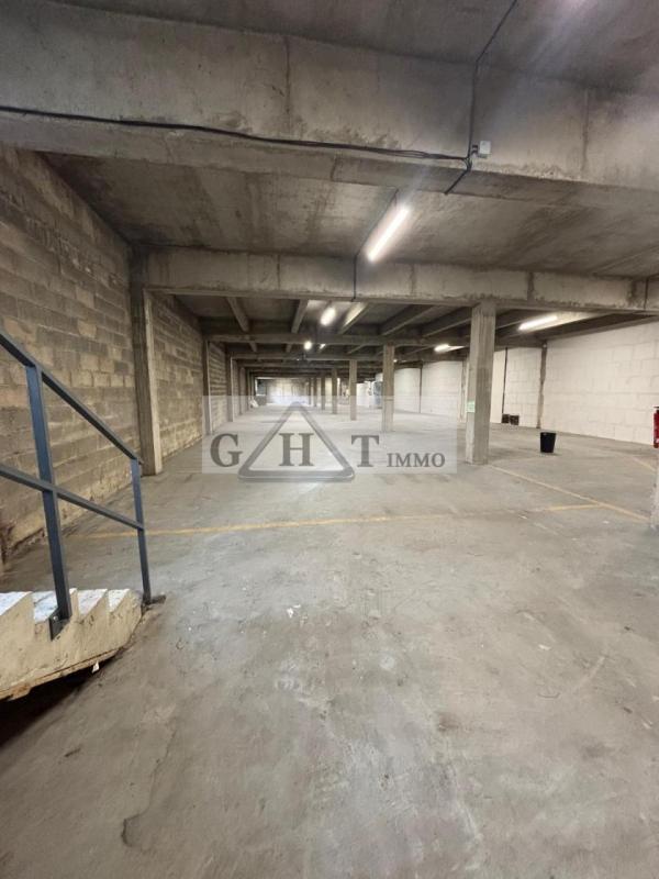 Entrepôt - 820 m²