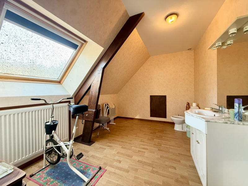 Maison - 218 m² - 7 pièces