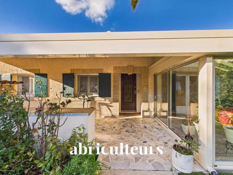 Maison - 232 m² - 8 pièces