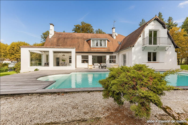 Maison - 350 m² - 9 pièces