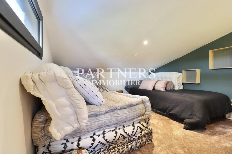 Maison - 220 m² - 7 pièces