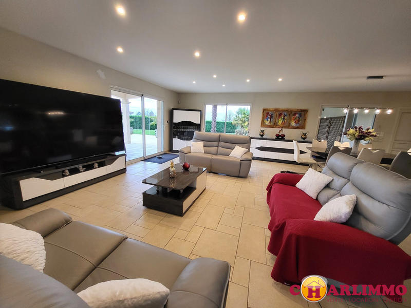 Maison traditionnelle - 208 m² - 5 pièces