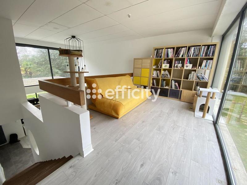 Villa - 233 m² - 8 pièces