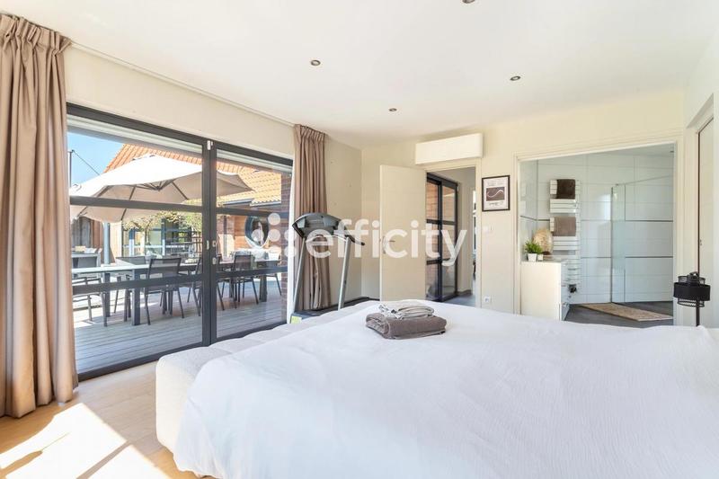 Maison - 315 m² - 8 pièces