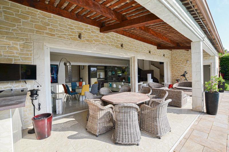 Villa - 207 m² - 5 pièces