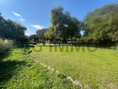 Terrain constructible - 1 350 m²