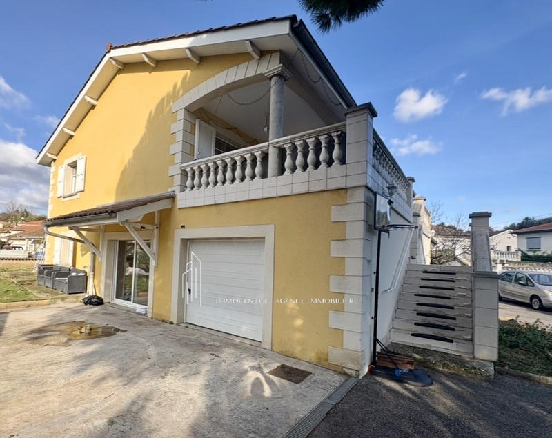 Villa - 216 m² - 8 pièces