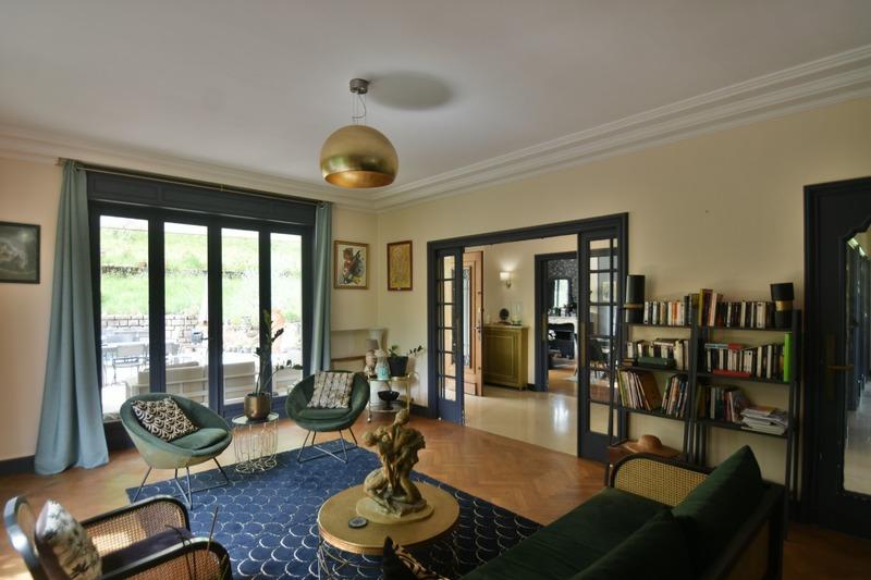 Maison - 307 m² - 10 pièces