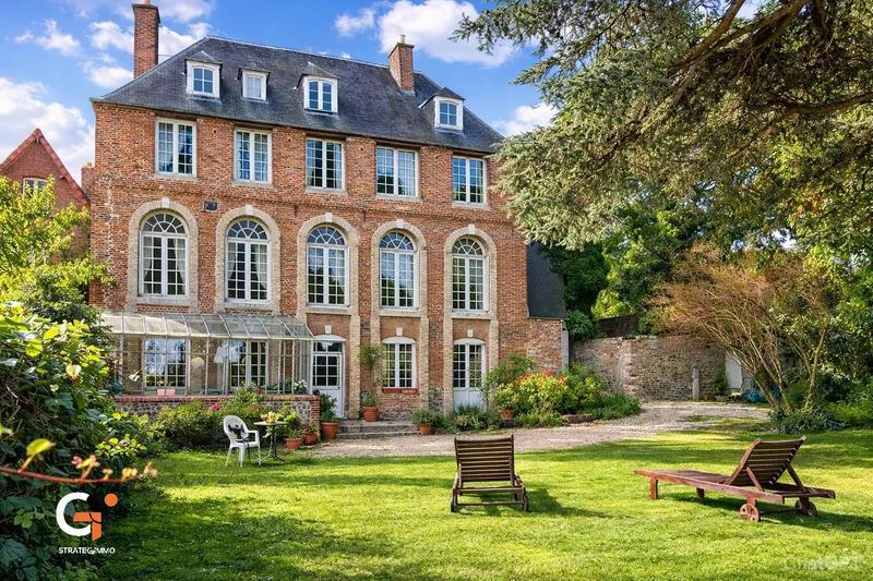 Maison - 242 m² - 9 pièces