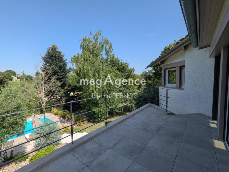 Maison - 240 m² - 8 pièces