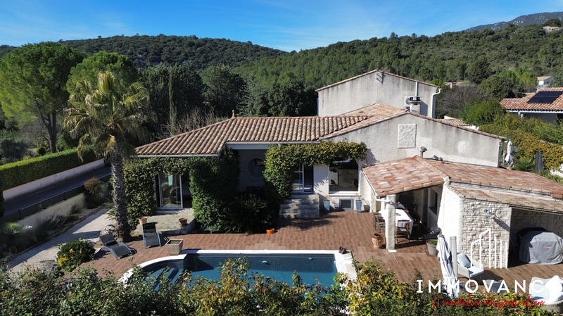 Villa - 251 m² - 8 pièces