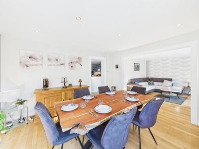 Maison - 202 m² - 6 pièces