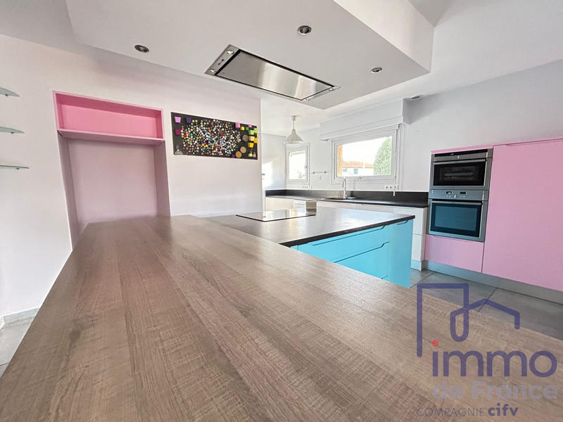 Villa - 300 m² - 9 pièces