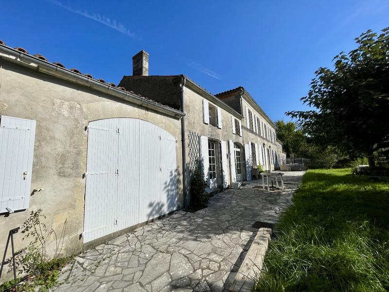 Maison - 433 m² - 10 pièces