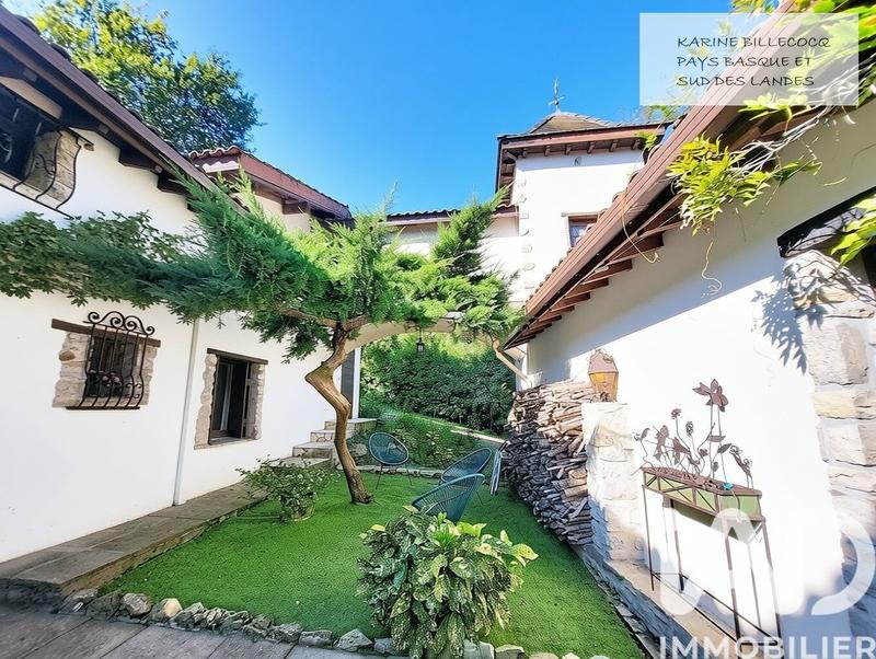 Maison - 338 m² - 12 pièces