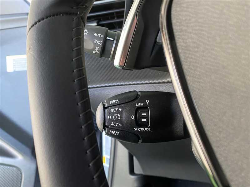 Peugeot 2008 1.5 BlueHDi 130 s&amp;S Eat8 Allure Pack