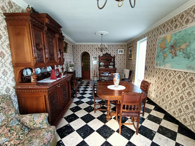 Maison - 207 m² - 7 pièces