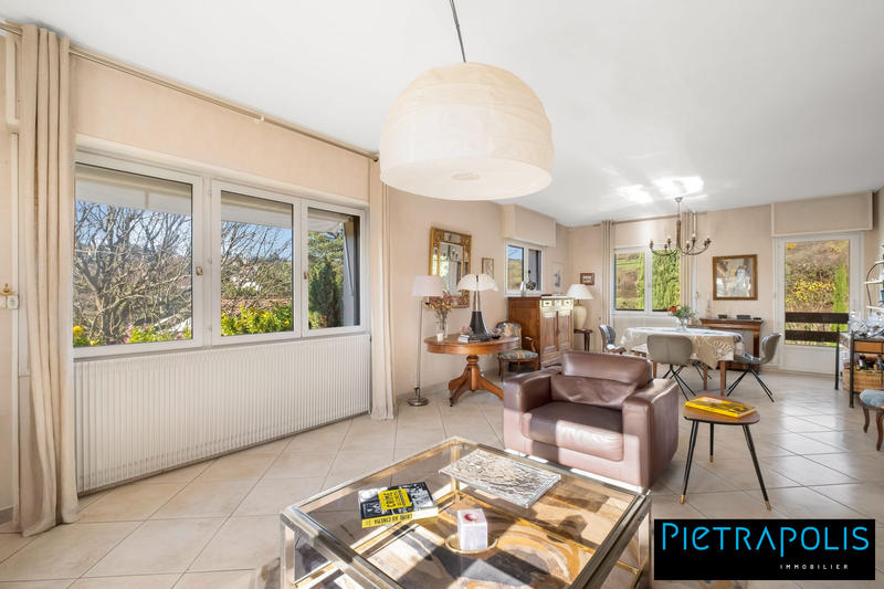 Maison - 220 m² - 5 pièces