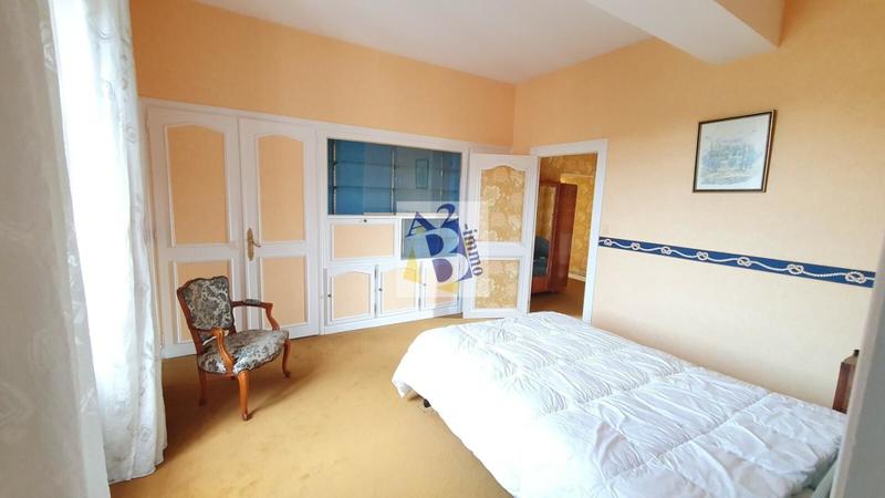 Maison - 221 m² - 9 pièces