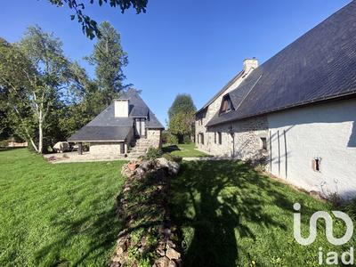 Maison - 210 m² - 6 pièces