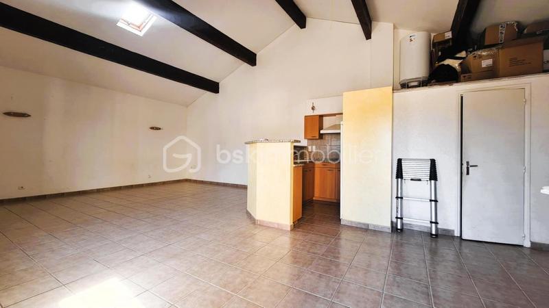 Parking / Garage - 620 m²