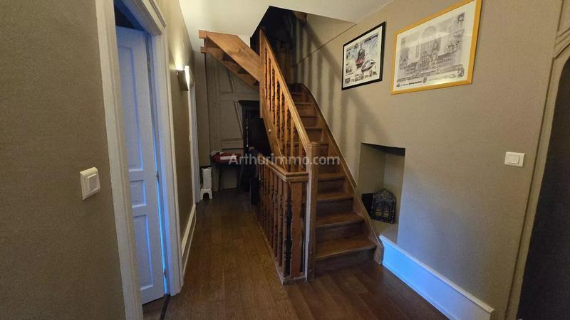 Maison - 243 m² - 11 pièces