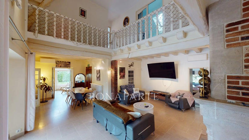 Maison - 367 m² - 16 pièces