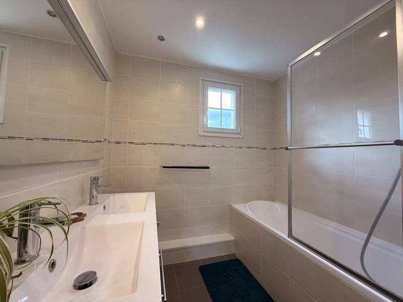 Maison - 181 m² - 8 pièces