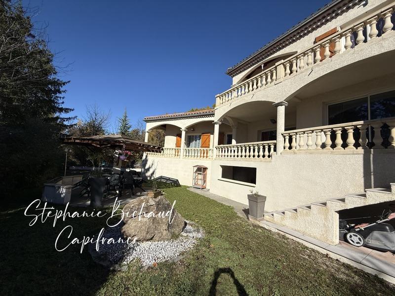 Villa - 205 m² - 6 pièces