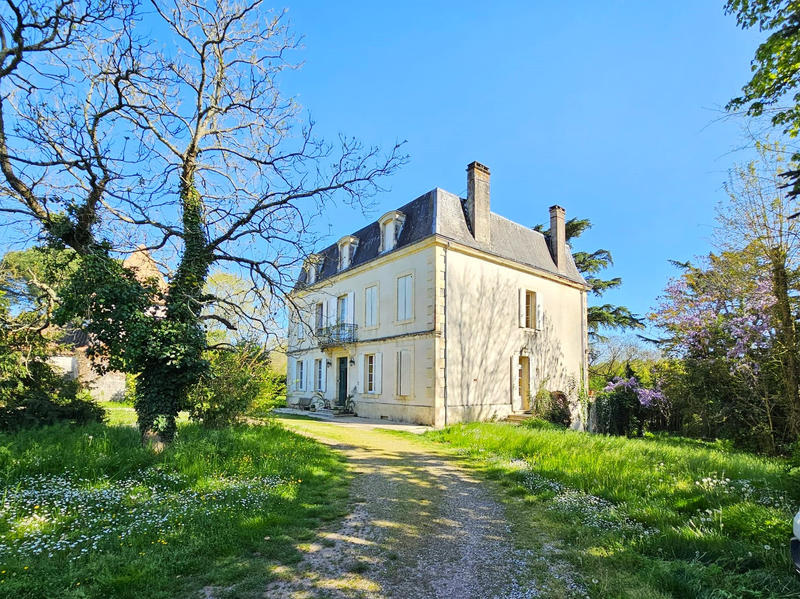 Maison - 302 m² - 8 pièces