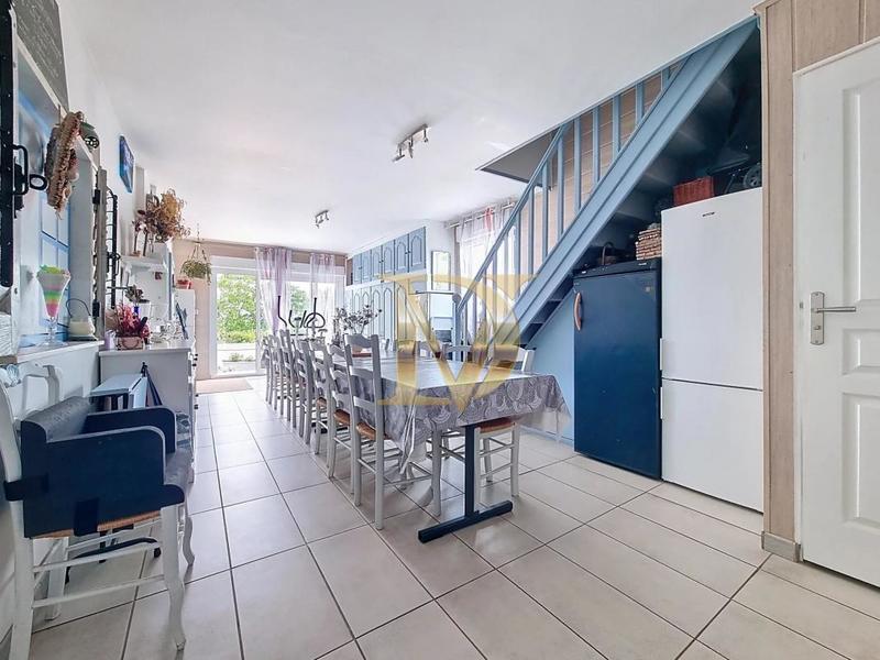 Maison - 230 m² - 8 pièces