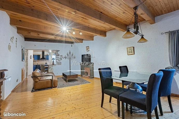 Maison - 238 m² - 9 pièces