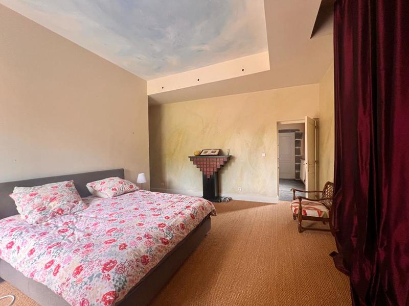 Maison - 270 m² - 6 pièces