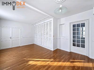 Maison - 226 m² - 7 pièces