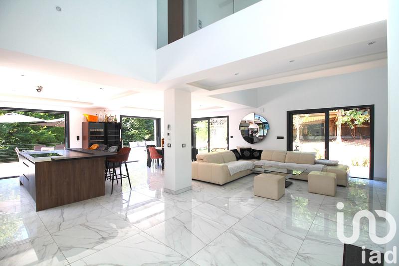 Maison - 185 m² - 7 pièces