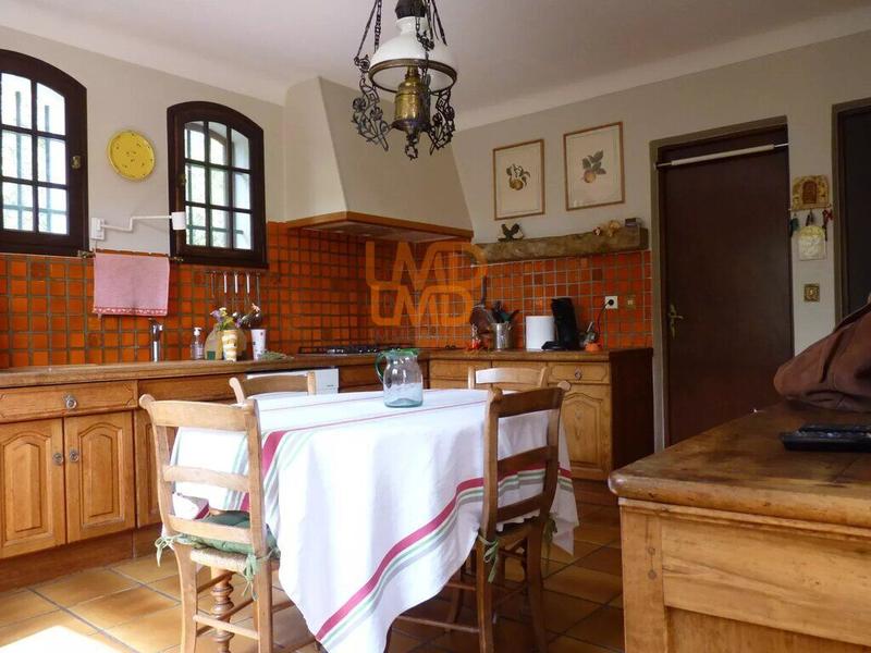 Propriété - 222 m² - 6 pièces