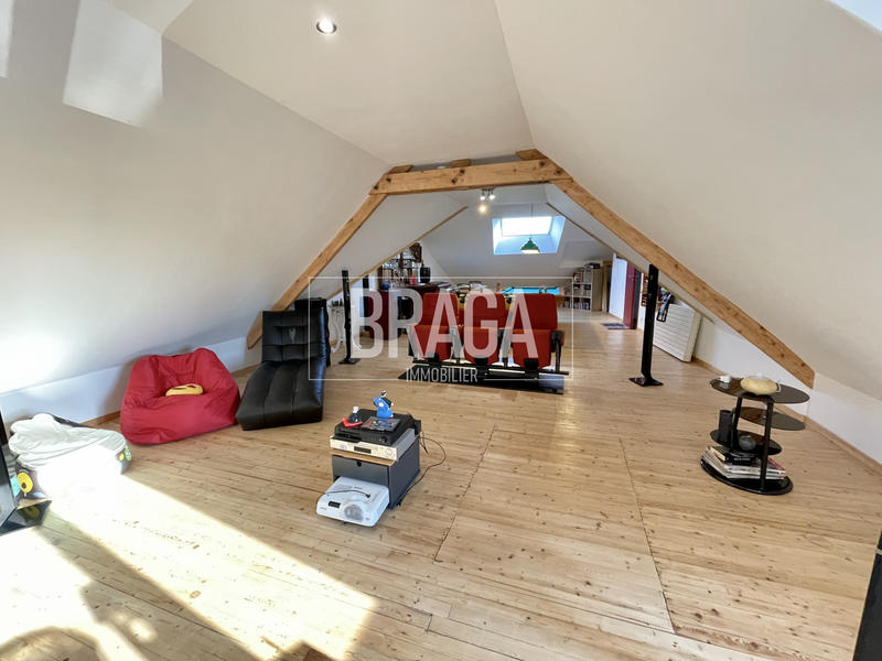 Maison - 240 m² - 8 pièces