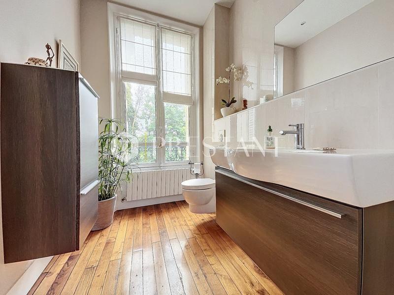 Maison - 300 m² - 9 pièces