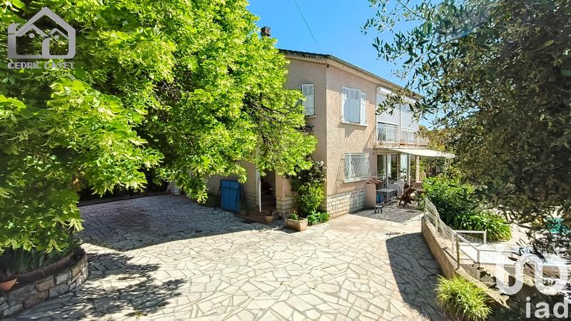 Maison - 305 m² - 14 pièces