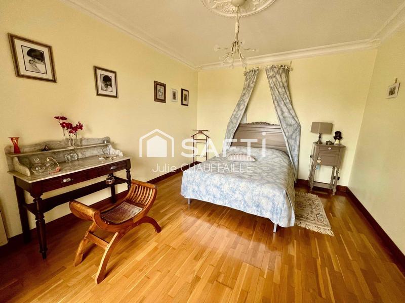 Maison - 185 m² - 7 pièces