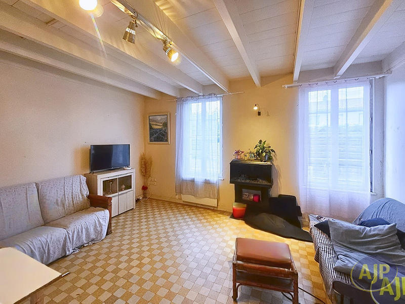 Maison - 313 m² - 13 pièces