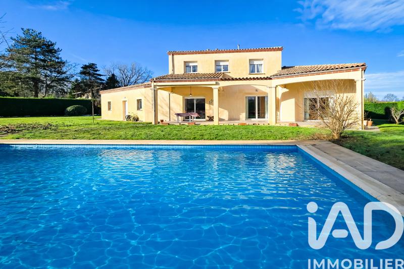 Maison - 204 m² - 7 pièces