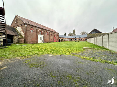 Ferme - 1 280 m² - 5 pièces