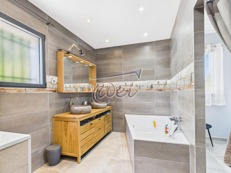 Villa - 224 m² - 6 pièces