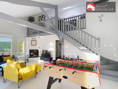 Maison - 201 m² - 6 pièces