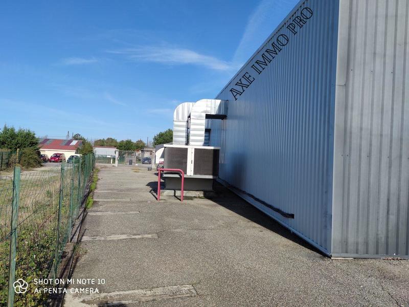 Local commercial - 1 854 m² - 5 pièces