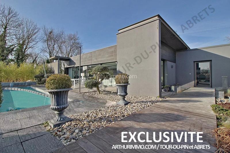 Maison - 222 m² - 6 pièces