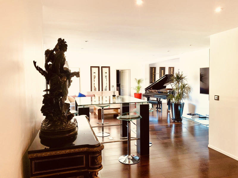 Appartement - 205 m² - 6 pièces