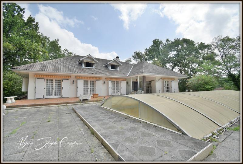 Propriété - 231 m² - 8 pièces